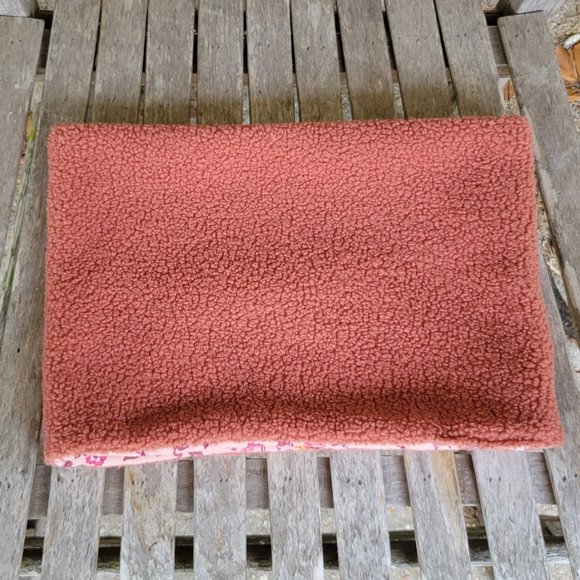 COPY - NWT VERA BRADLEY Teddy Fleece Neck Warmer Loop Scarf in Blush Fig - Picture 2 of 5